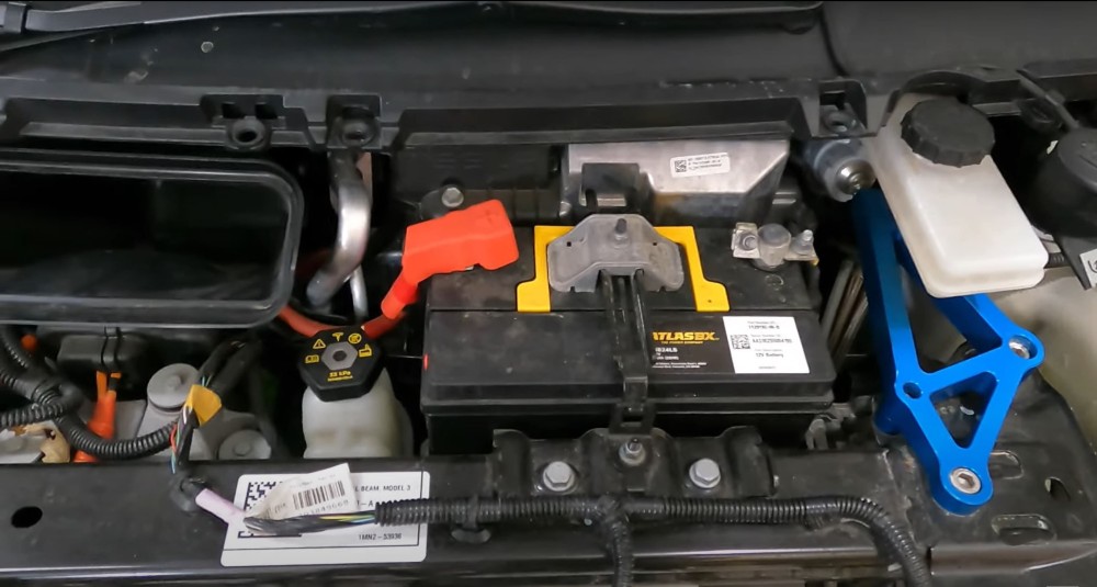 why do electric cars have 12 volt batteries